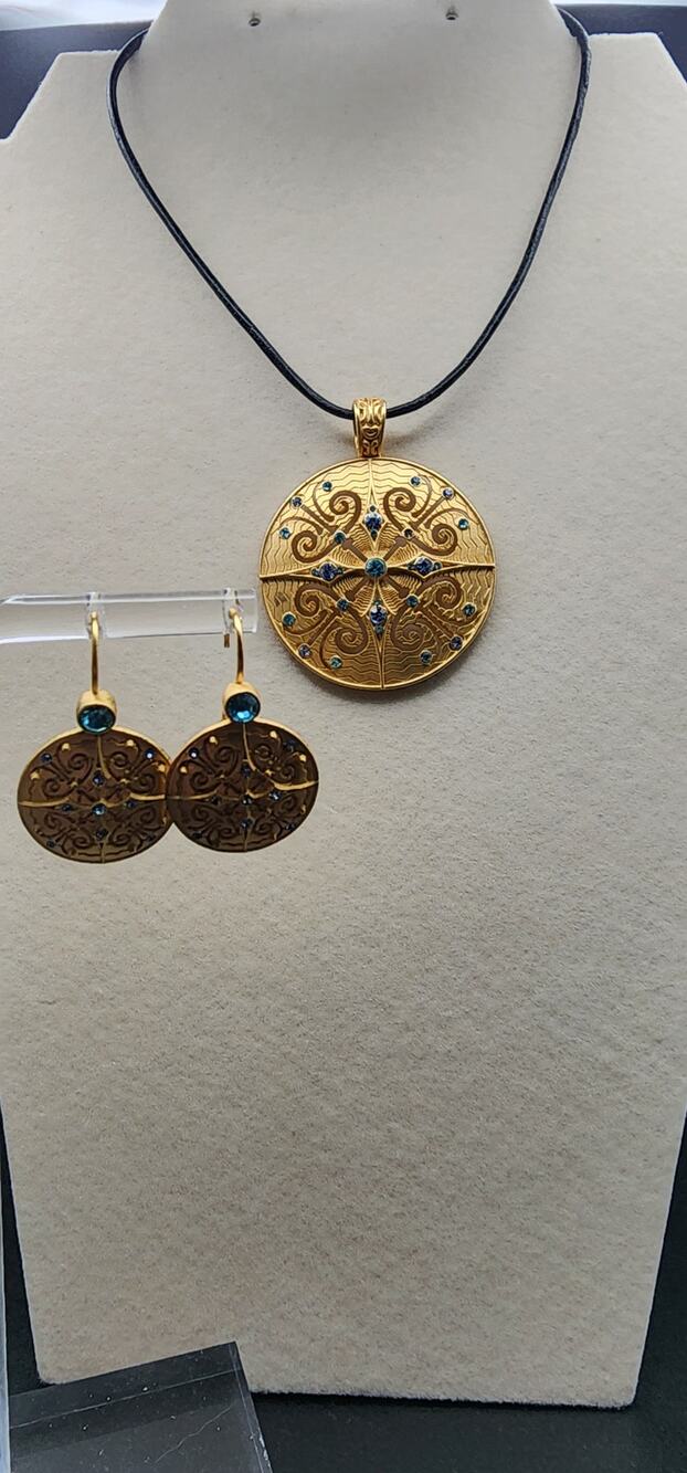 Vintage Avon NR Gold Tone Blue Rhinestone Medallion Necklace Earrings Set